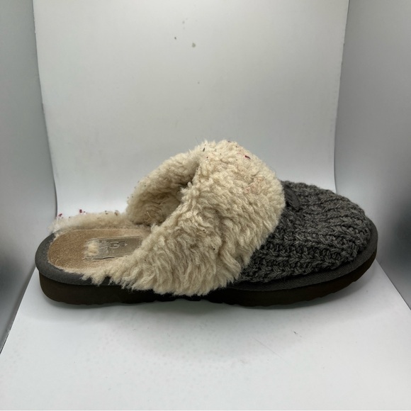 Women’s UGG Cozy Slippers Size 7 - Picture 8 of 10